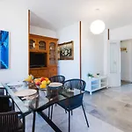 Апартаменти Boliches Center Next To The Beach, Parking, Pool & Terrace Фуенхірола