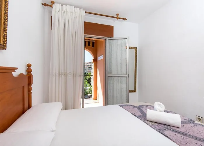 Daire Boliches Center Next To The Beach, Parking, Pool & Terrace Fuengirola