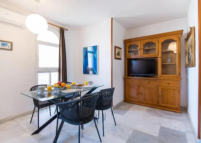 Daire Boliches Center Next To The Beach, Parking, Pool & Terrace Fuengirola